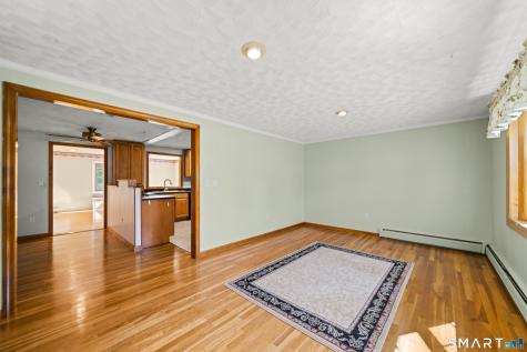 17 Queen Street Enfield CT 06082