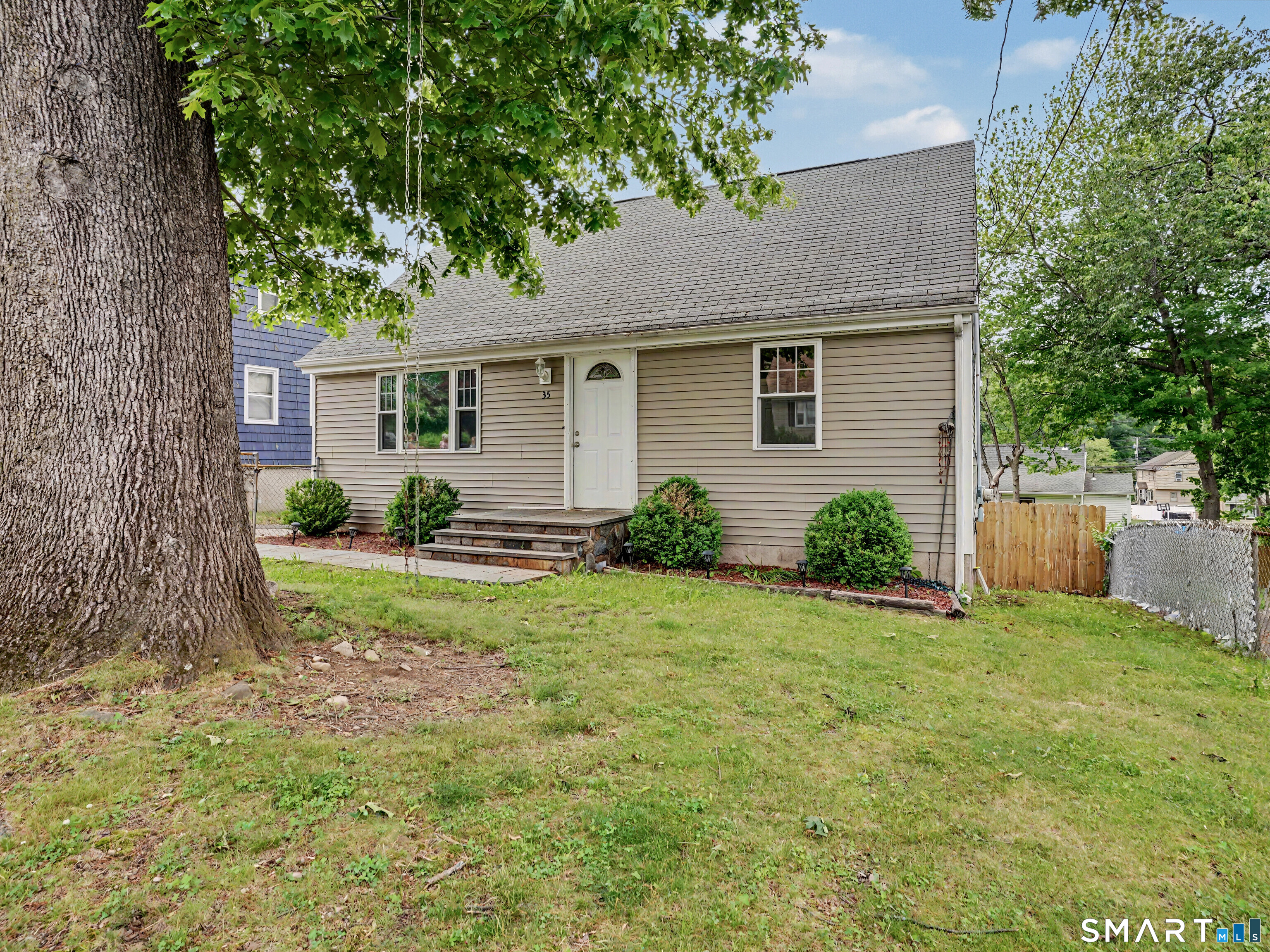 35 Oakleaf Street Bridgeport CT 06606