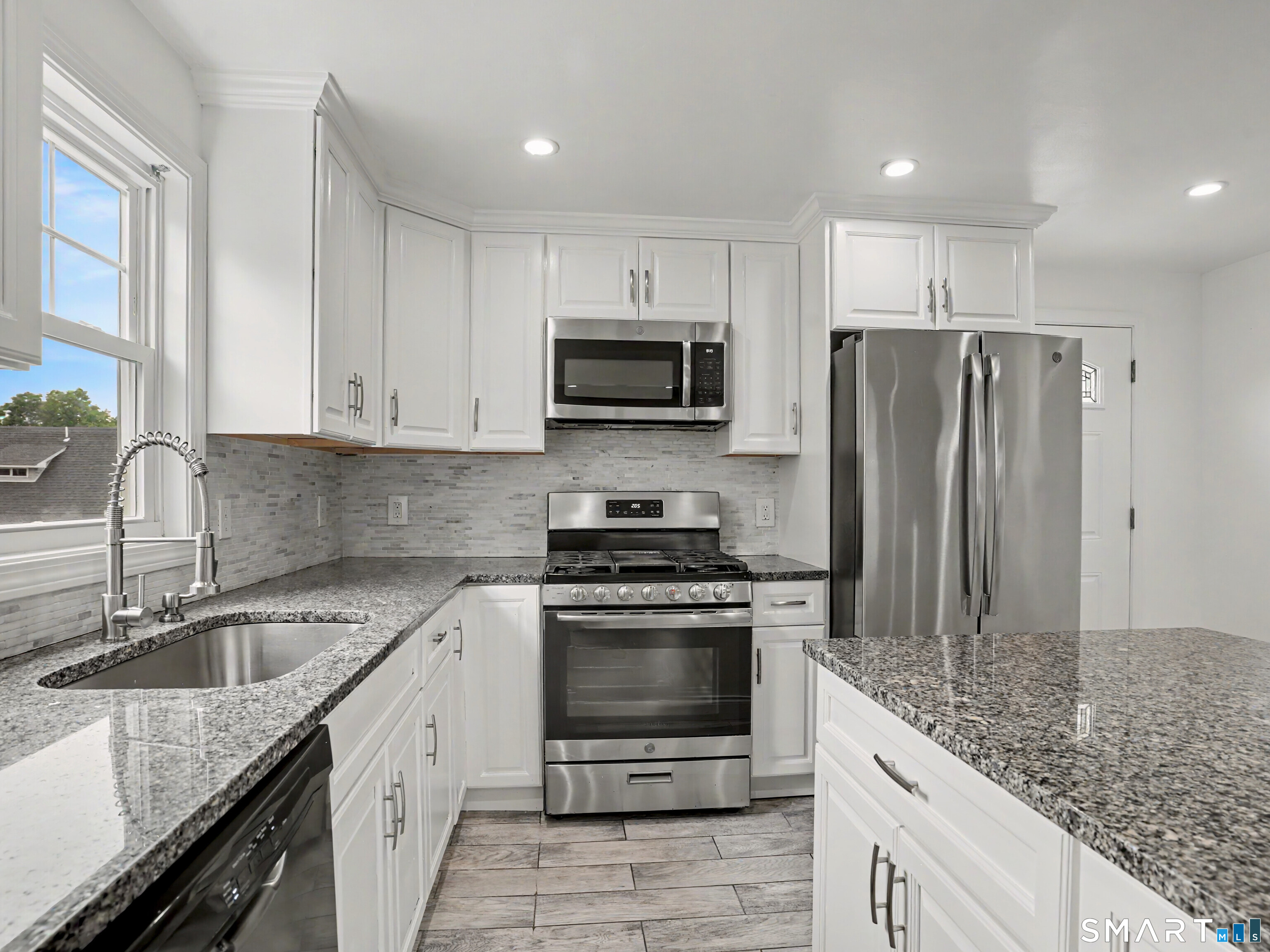 35 Oakleaf Street Bridgeport CT 06606