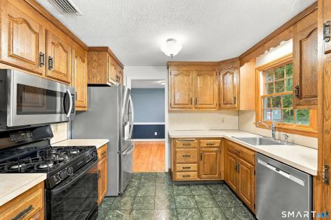 102 Clarendon Terrace Newington CT 06111