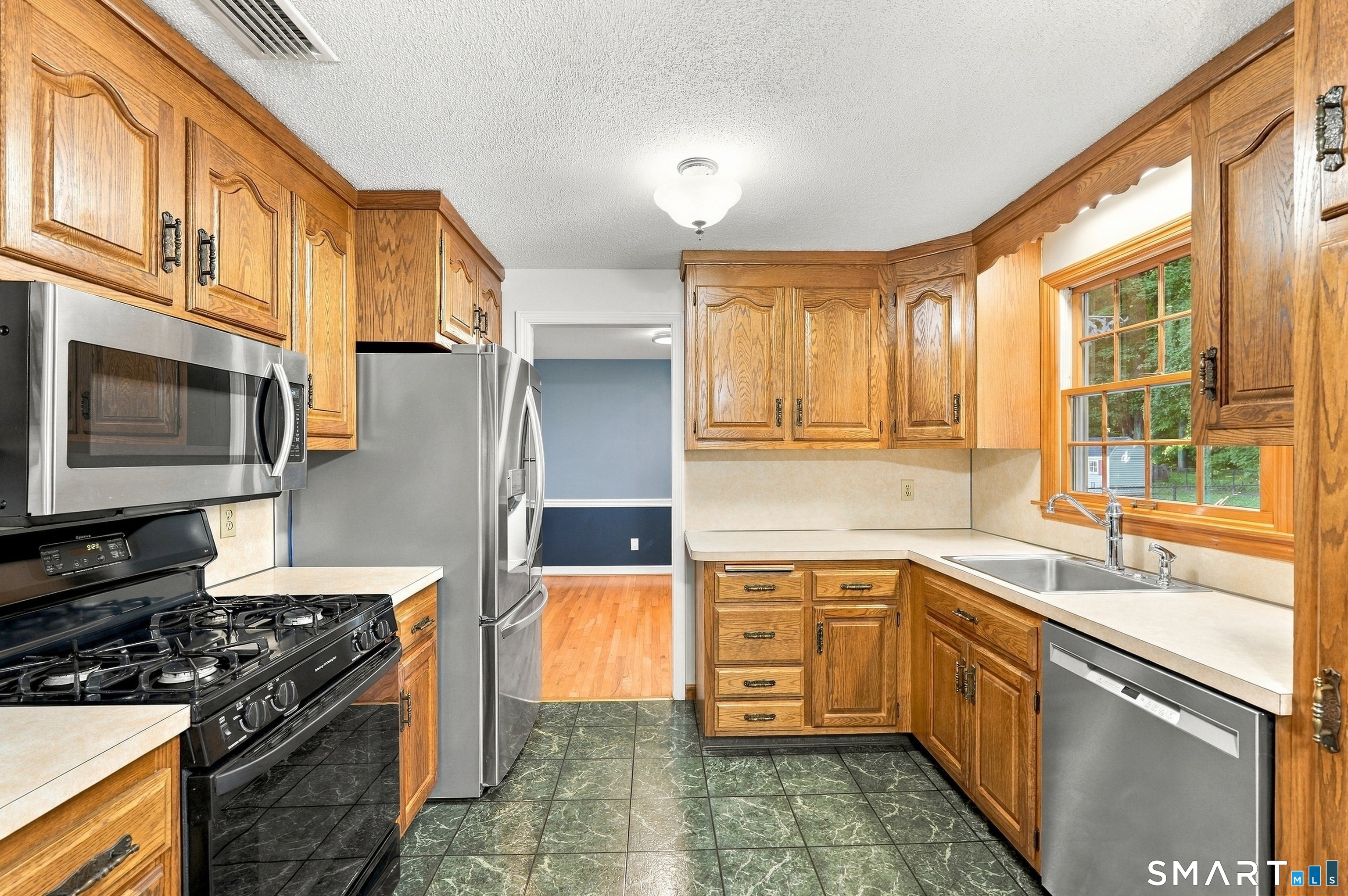 102 Clarendon Terrace Newington CT 06111