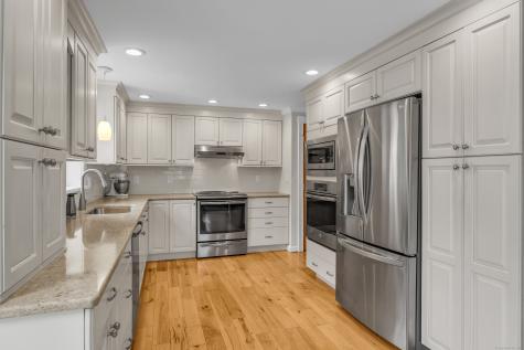 22 Lincoln Road Clinton CT 06413