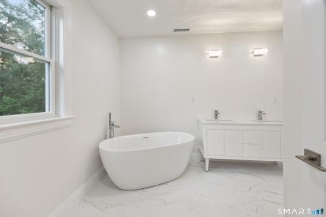3 Boulder Creek Road Newtown CT 06470