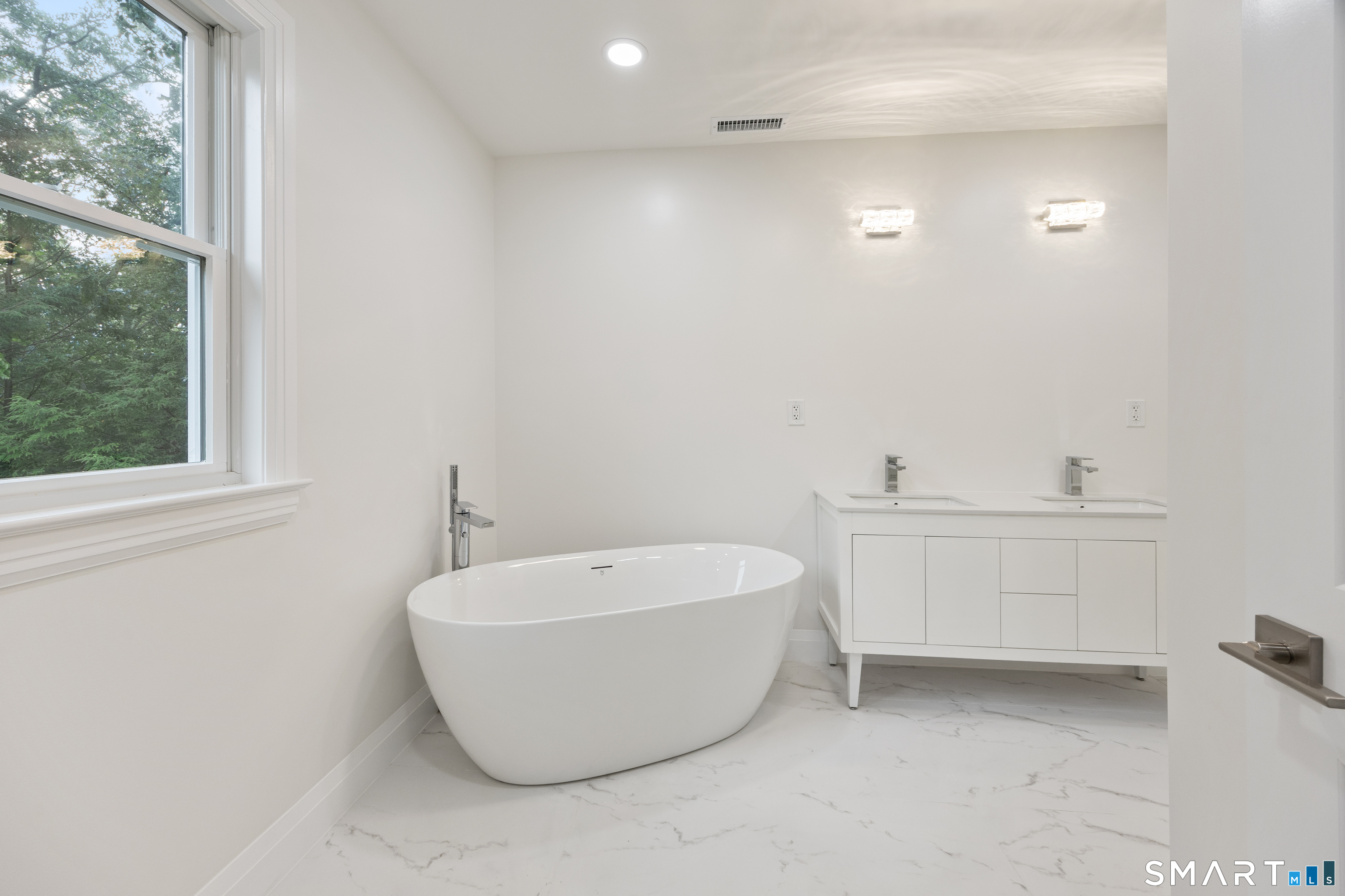 3 Boulder Creek Road Newtown CT 06470