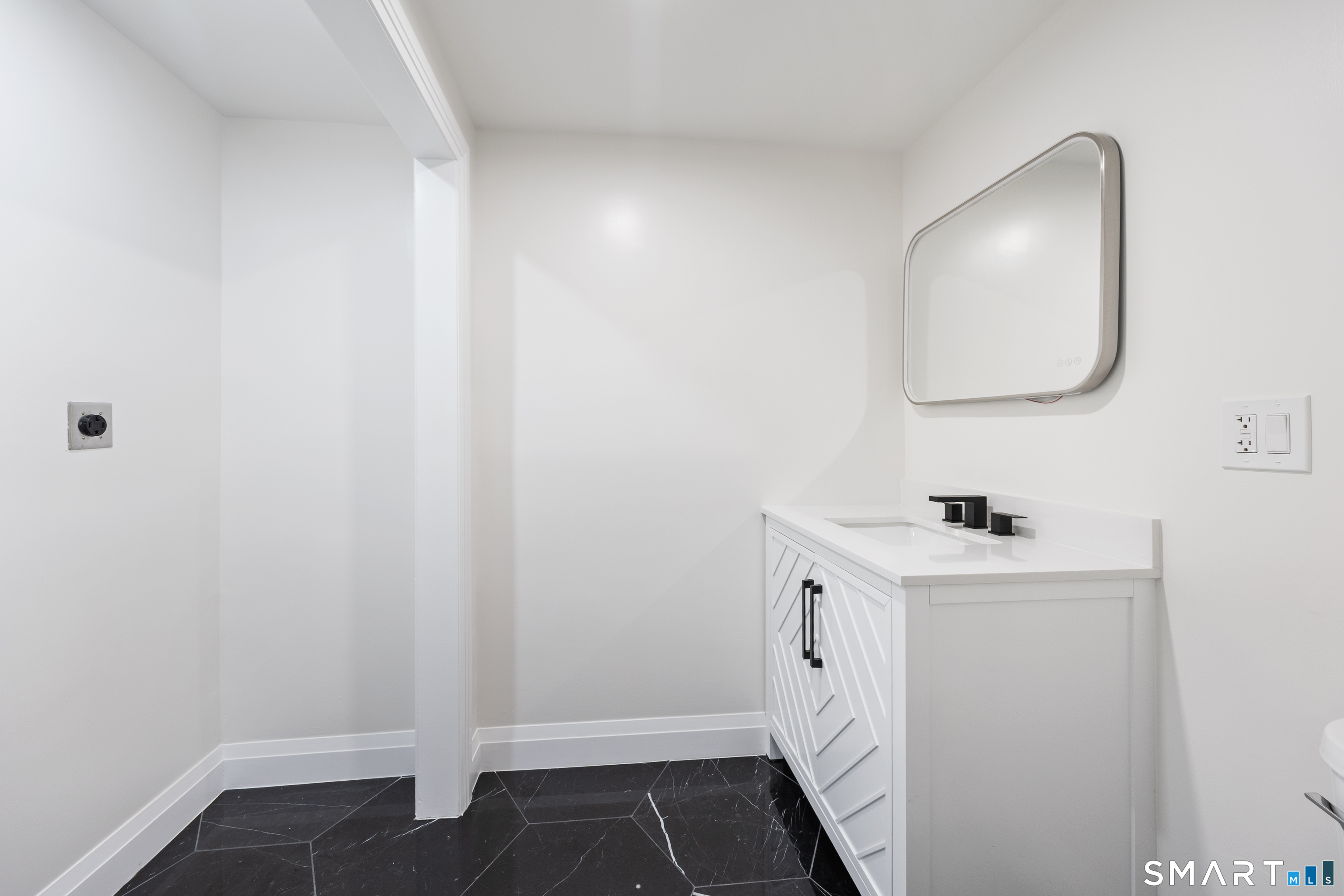 3 Boulder Creek Road Newtown CT 06470