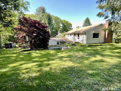 9 Apple Lane Redding CT 06896