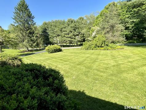 9 Apple Lane Redding CT 06896