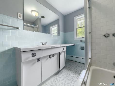 81 Esther Avenue Waterbury CT 06708