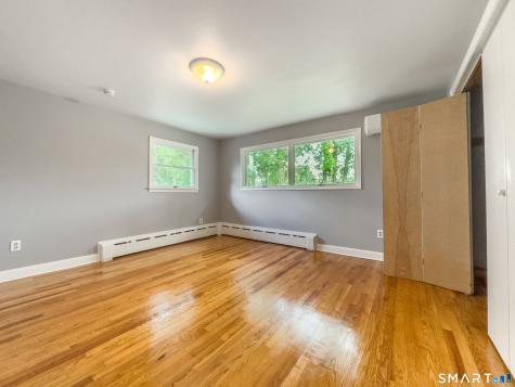 81 Esther Avenue Waterbury CT 06708