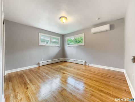 81 Esther Avenue Waterbury CT 06708
