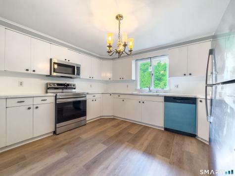 81 Esther Avenue Waterbury CT 06708