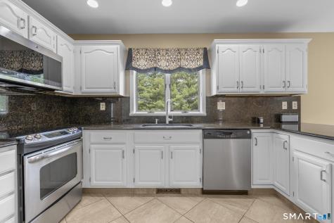 32 Justine Drive North Haven CT 06473