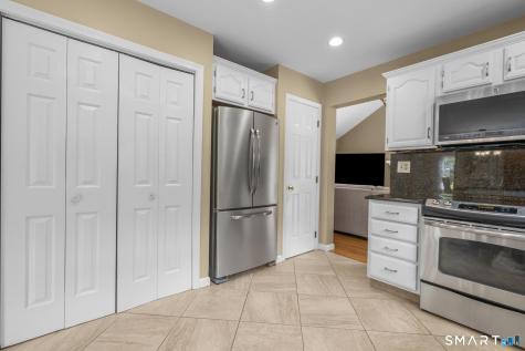 32 Justine Drive North Haven CT 06473