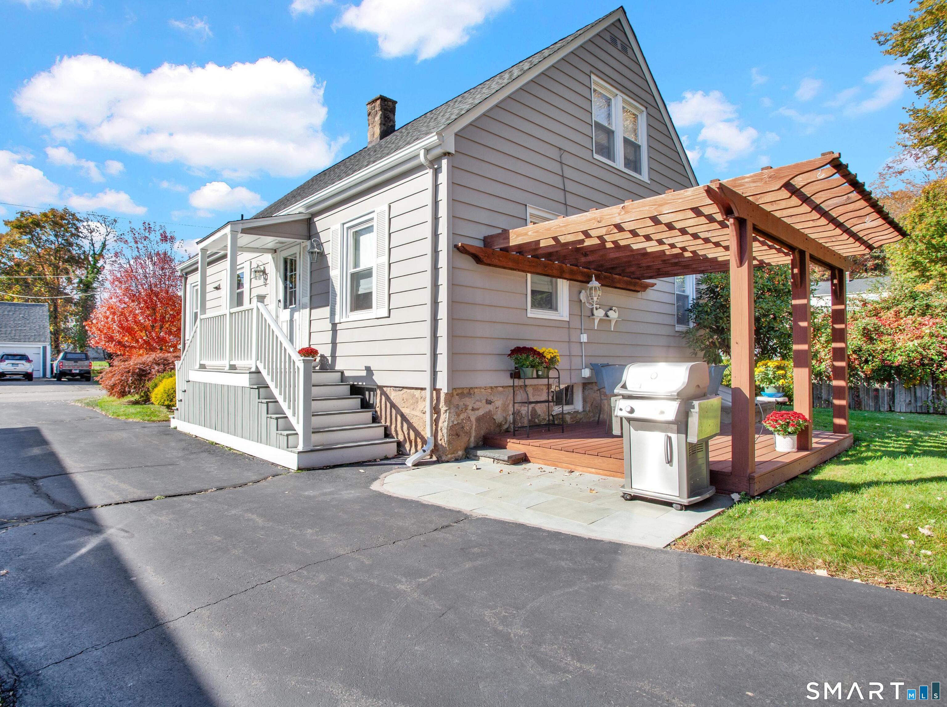 6 Willow Road Branford CT 06405