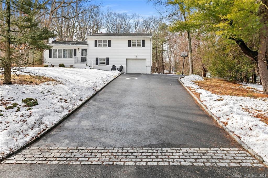 10 Oak Crest Drive Brookfield CT 06804