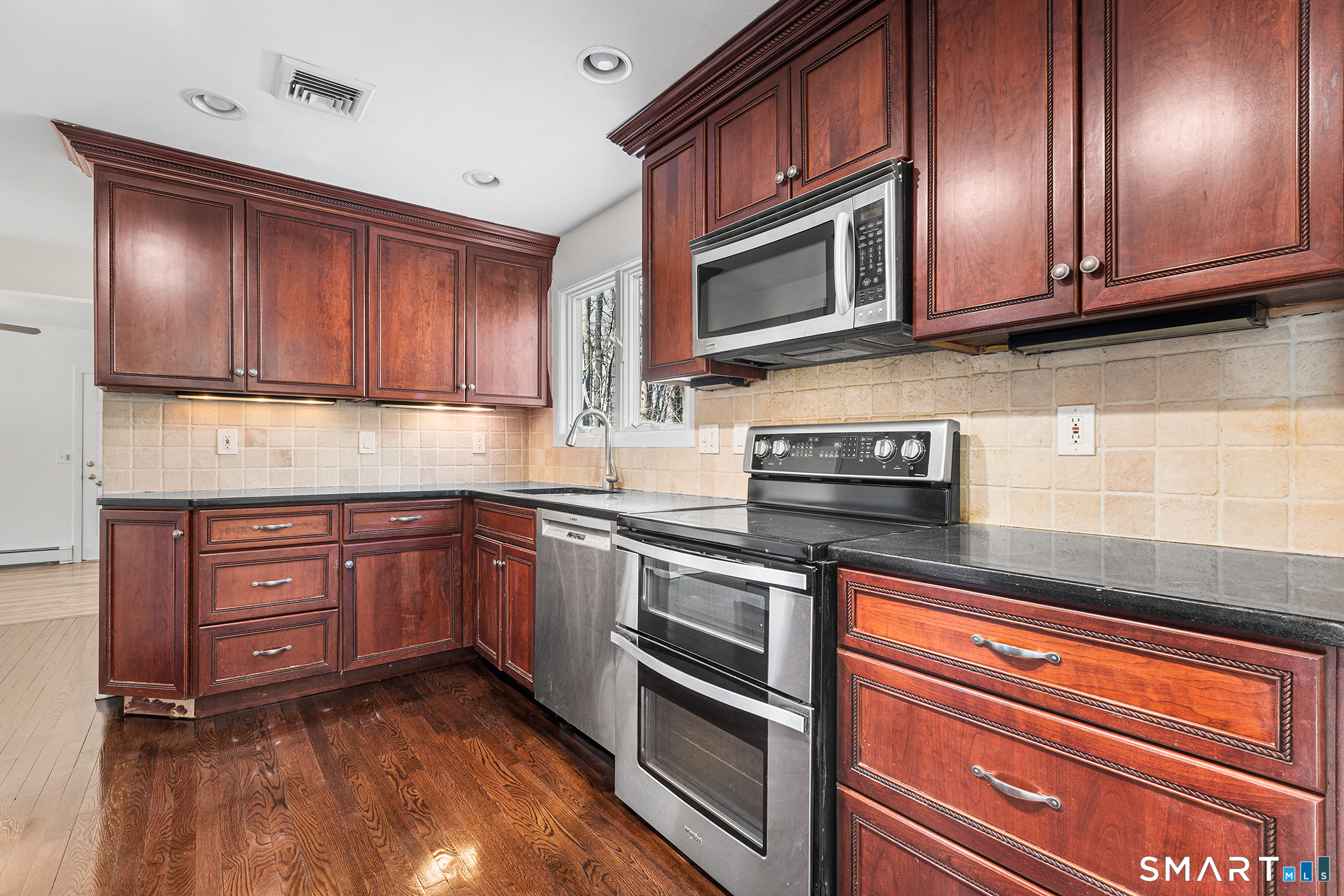8 Woodlawn Drive Bethel CT 06801