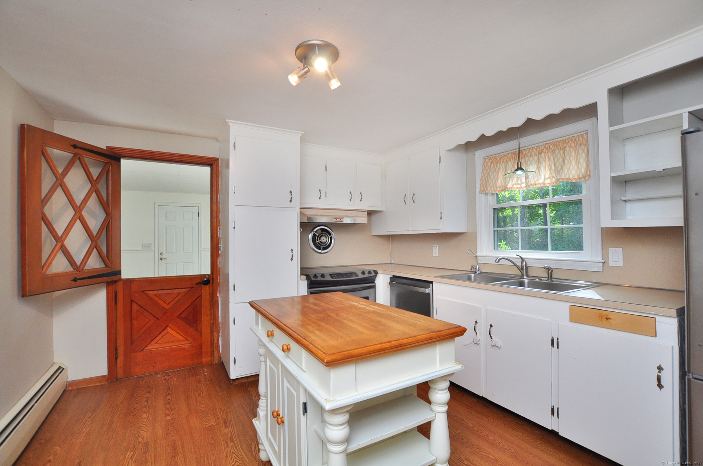 10 Foothills Way Bloomfield CT 06002