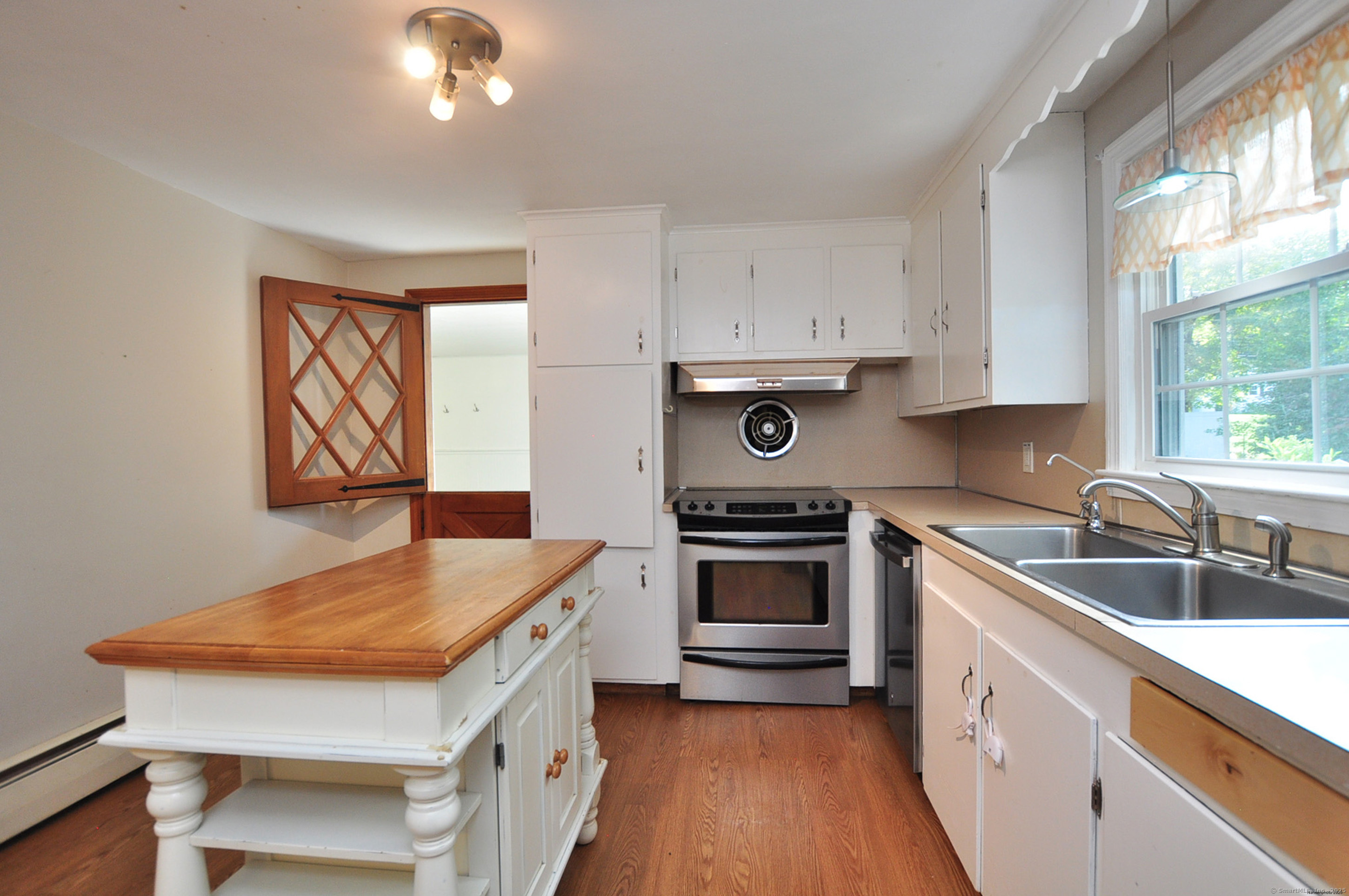 10 Foothills Way Bloomfield CT 06002