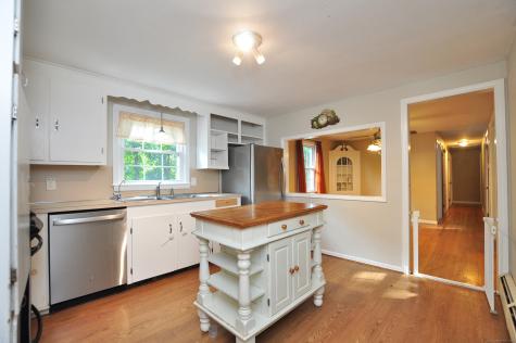 10 Foothills Way Bloomfield CT 06002