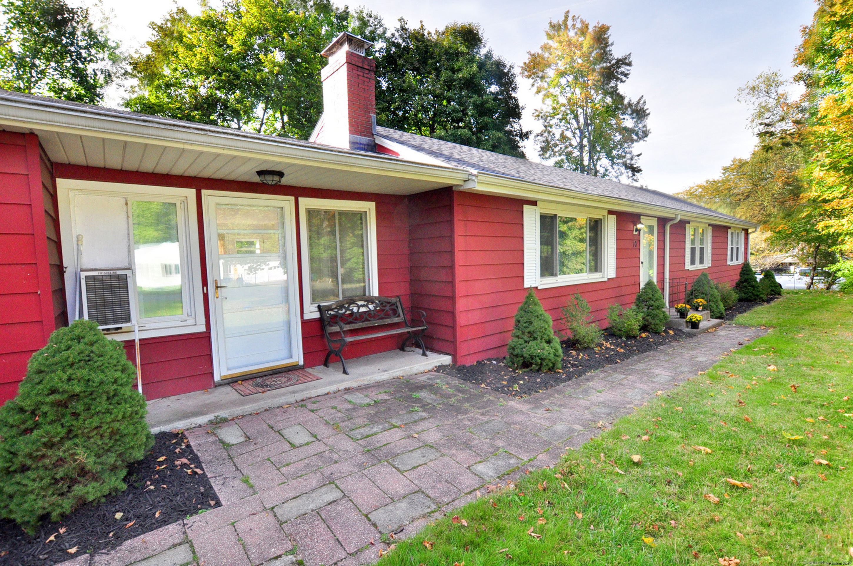 10 Foothills Way Bloomfield CT 06002