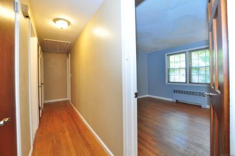 10 Foothills Way Bloomfield CT 06002