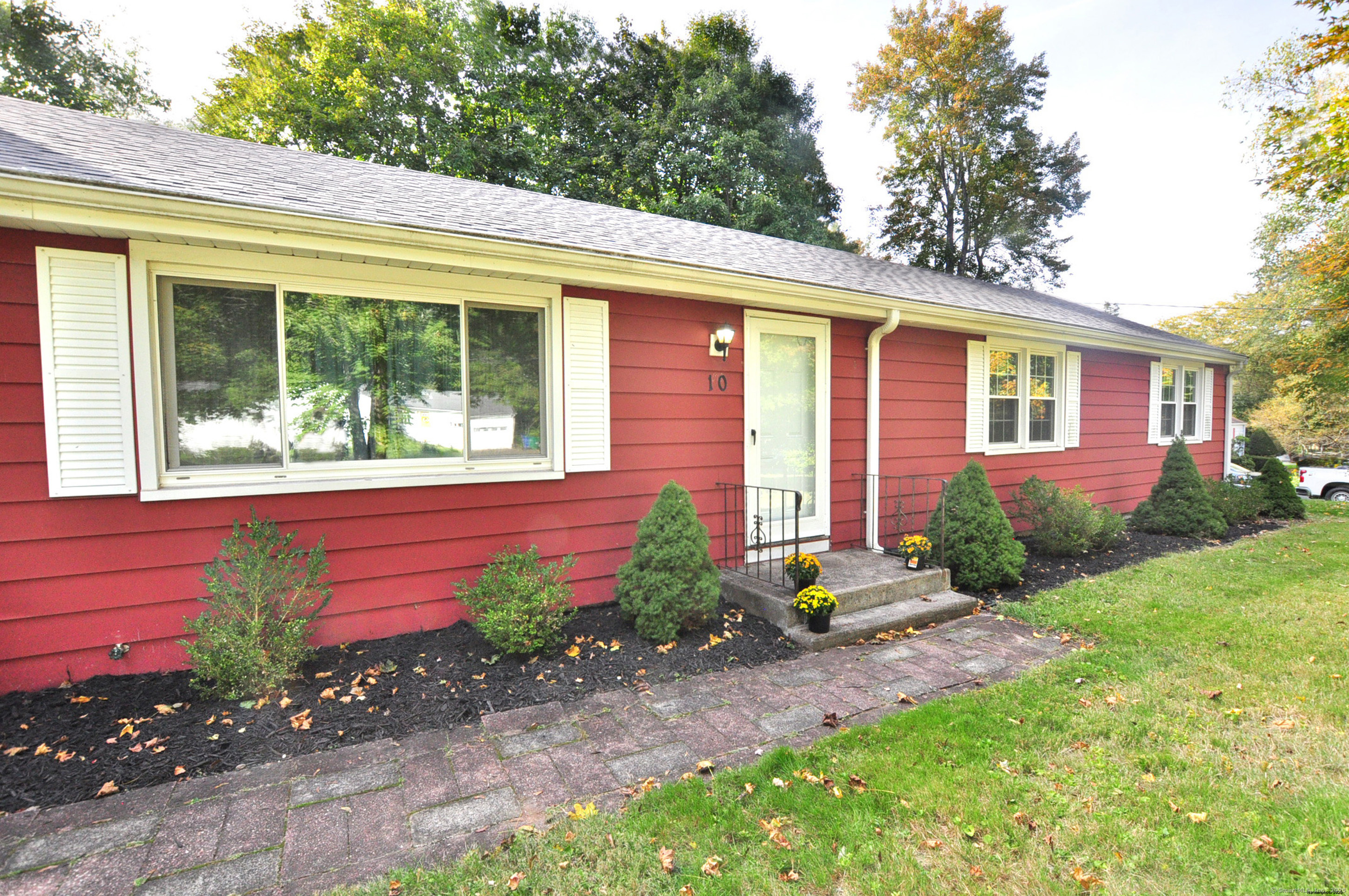 10 Foothills Way Bloomfield CT 06002