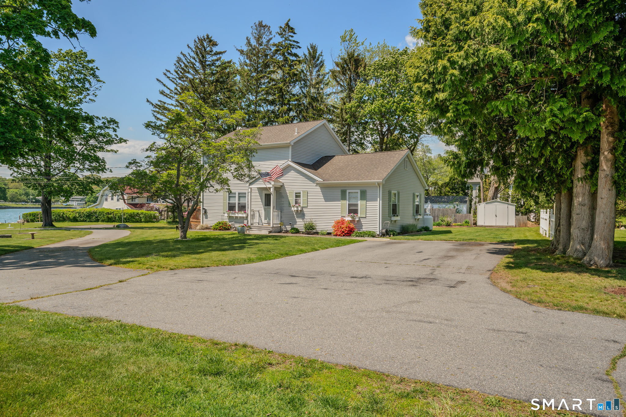 212-R Shore Road Waterford CT 06385