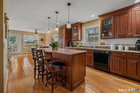 212-R Shore Road Waterford CT 06385