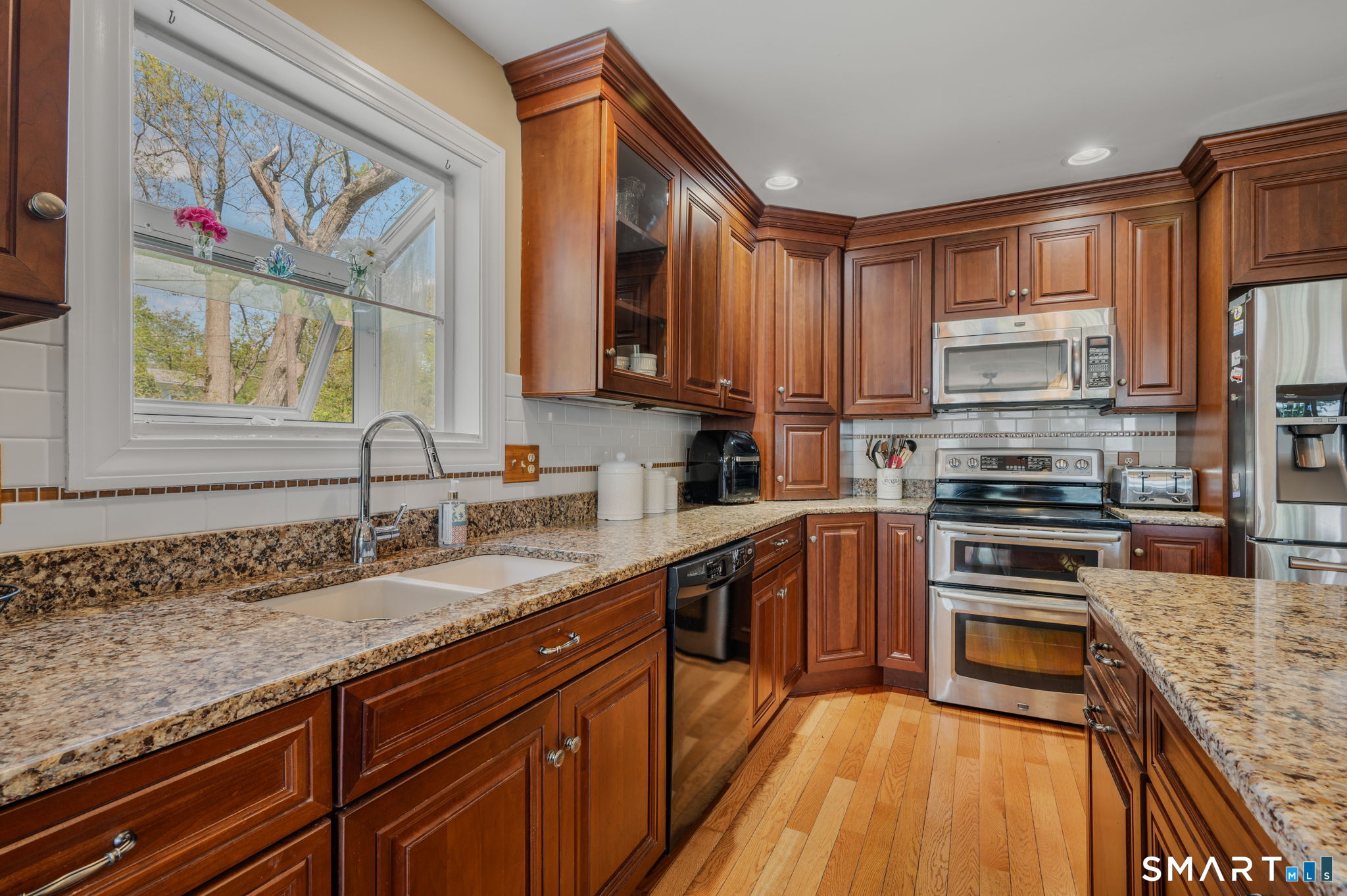 212-R Shore Road Waterford CT 06385