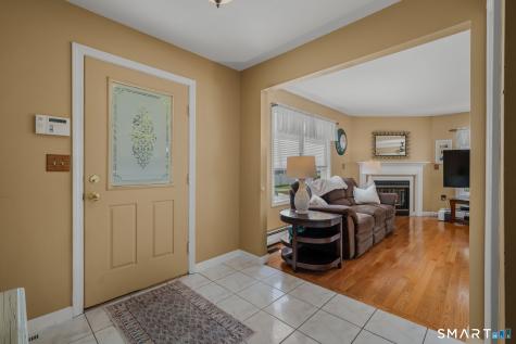212-R Shore Road Waterford CT 06385