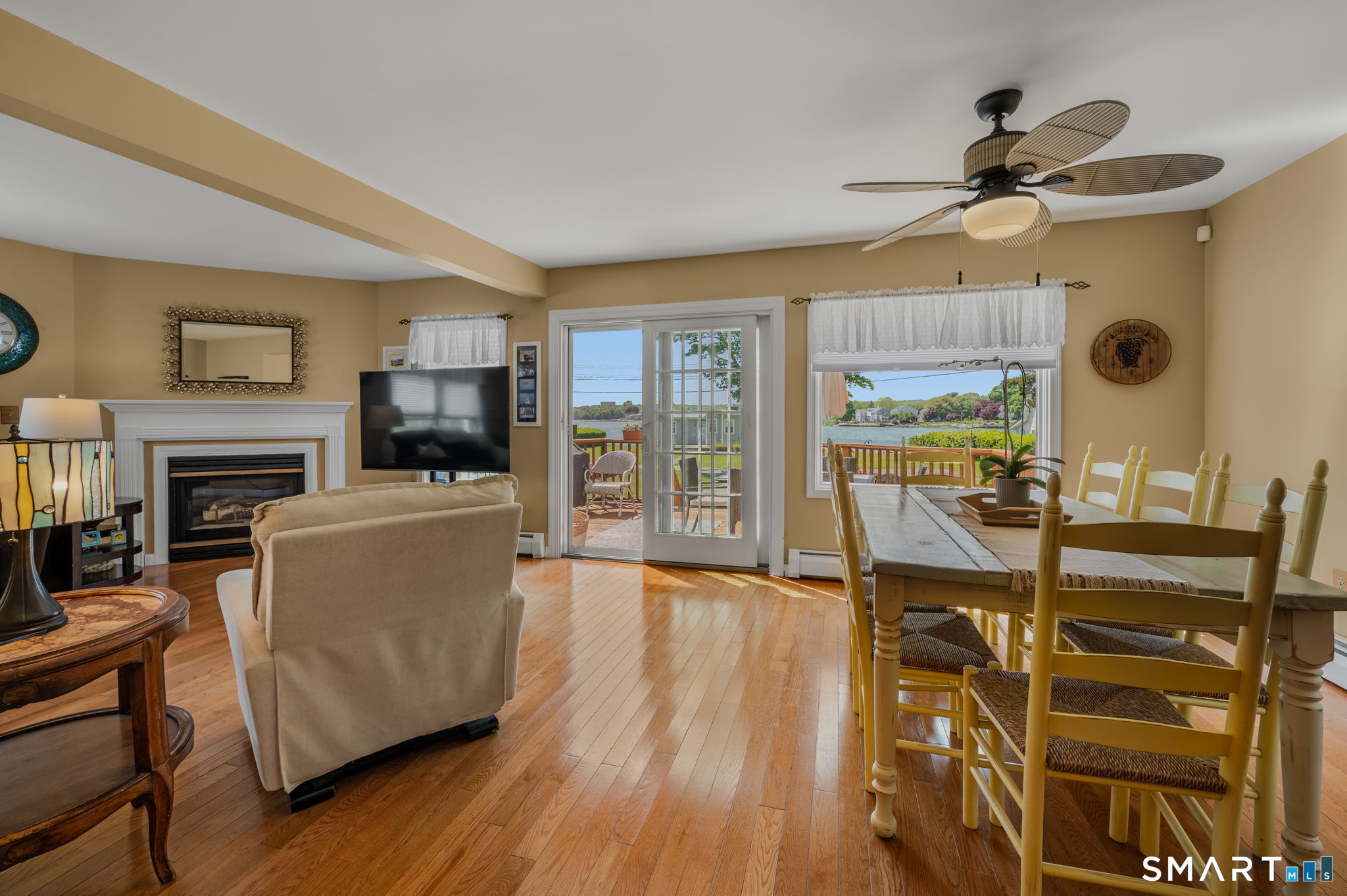 212-R Shore Road Waterford CT 06385