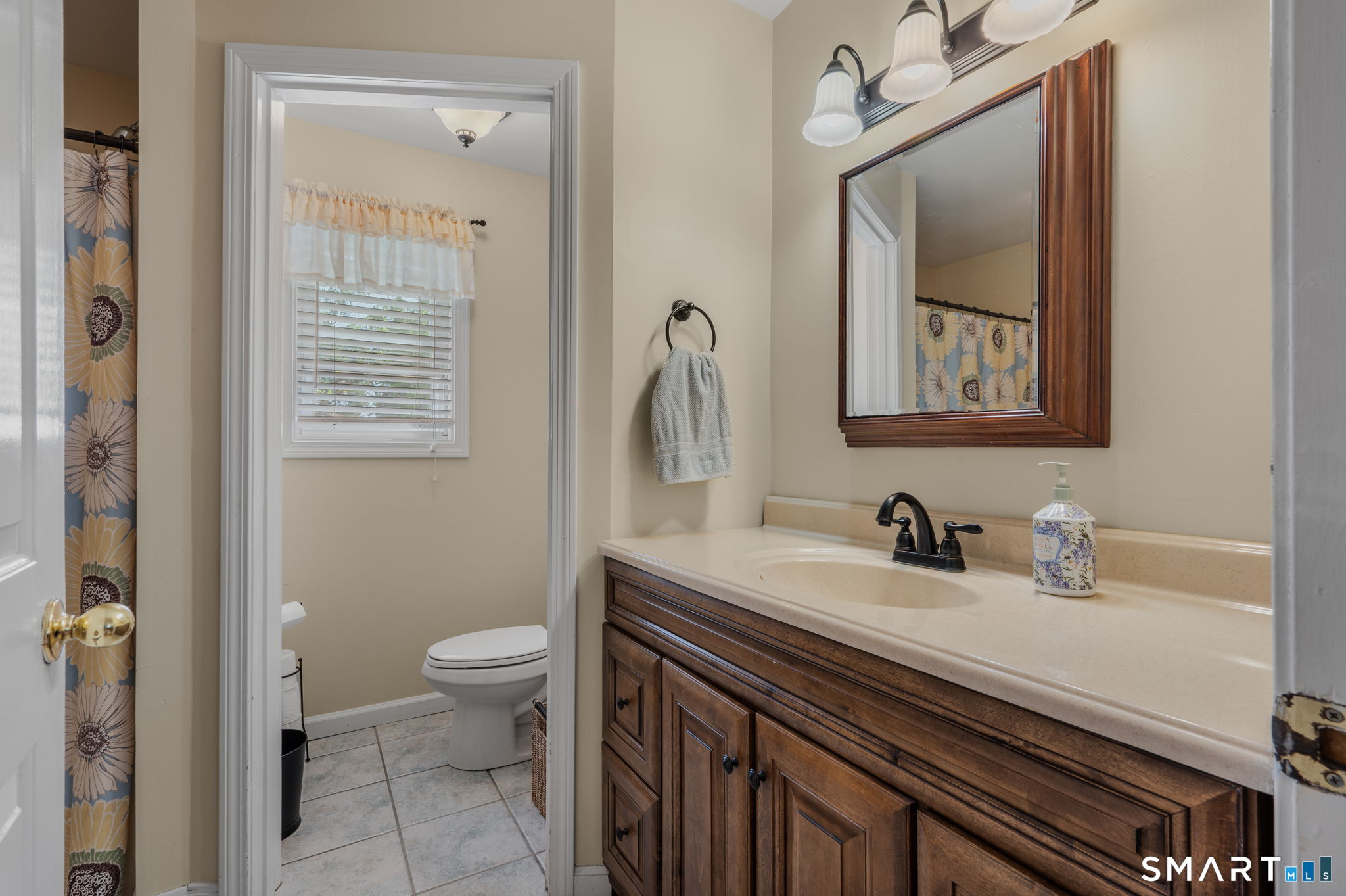 212-R Shore Road Waterford CT 06385