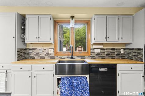 7 Pinecrest Road Enfield CT 06082
