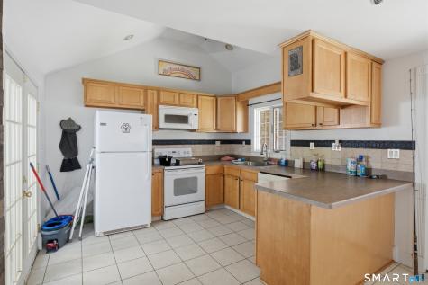 70 Leslie Court Bristol CT 06010