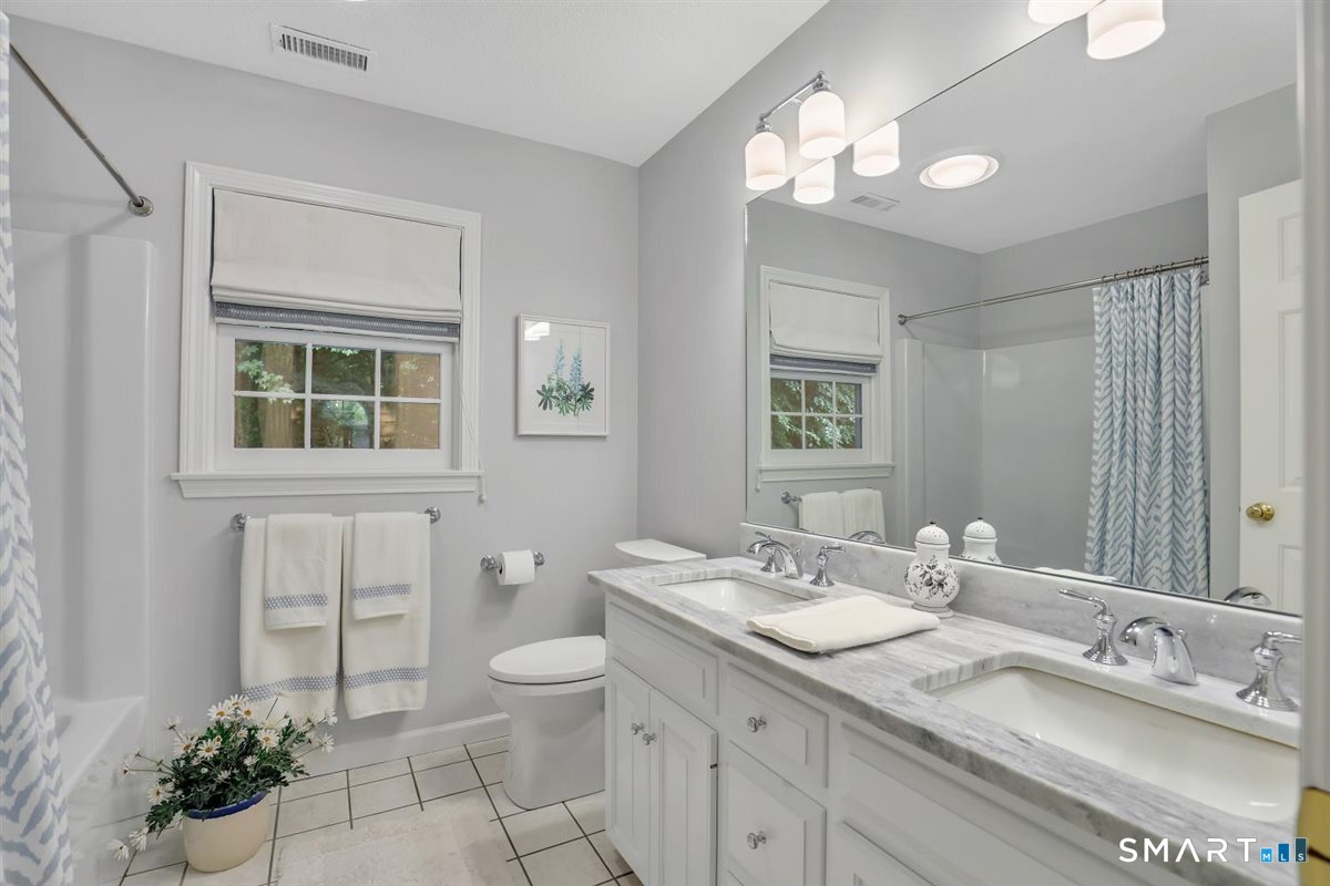 11 Dunne Wood Court Farmington CT 06085