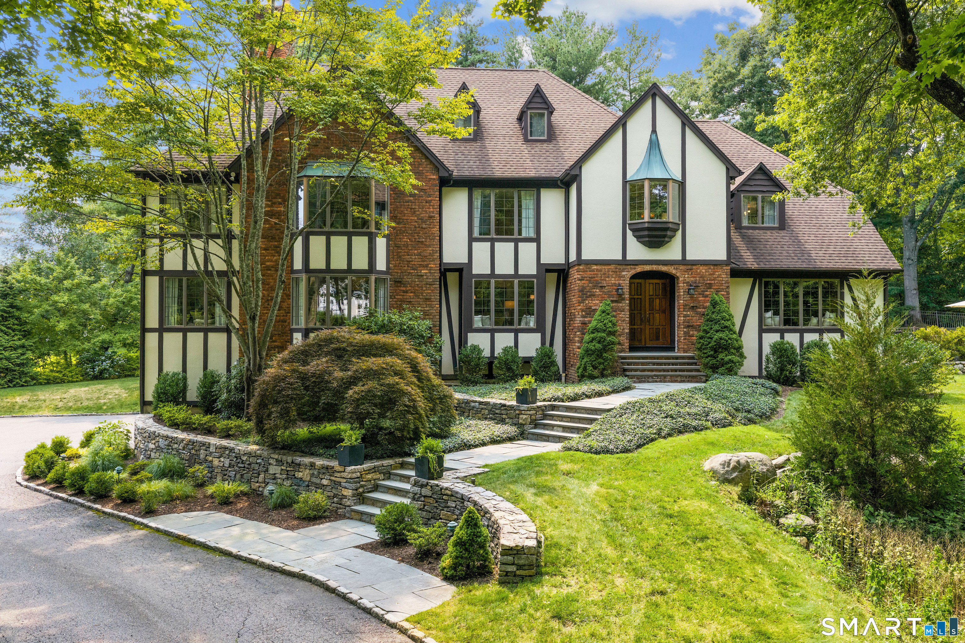 56 Long Lots Road New Canaan CT 06840