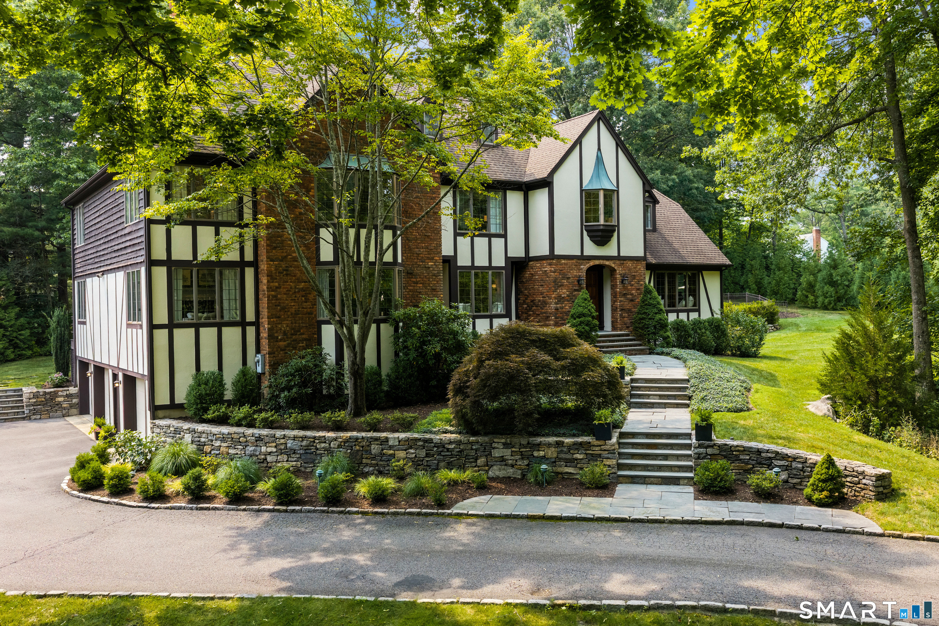 56 Long Lots Road New Canaan CT 06840