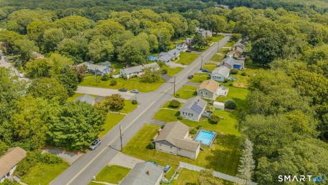 119 Park Ave Extension Montville CT 06382