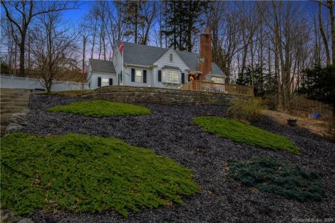 140 Glenwood Avenue Middlebury CT 06762