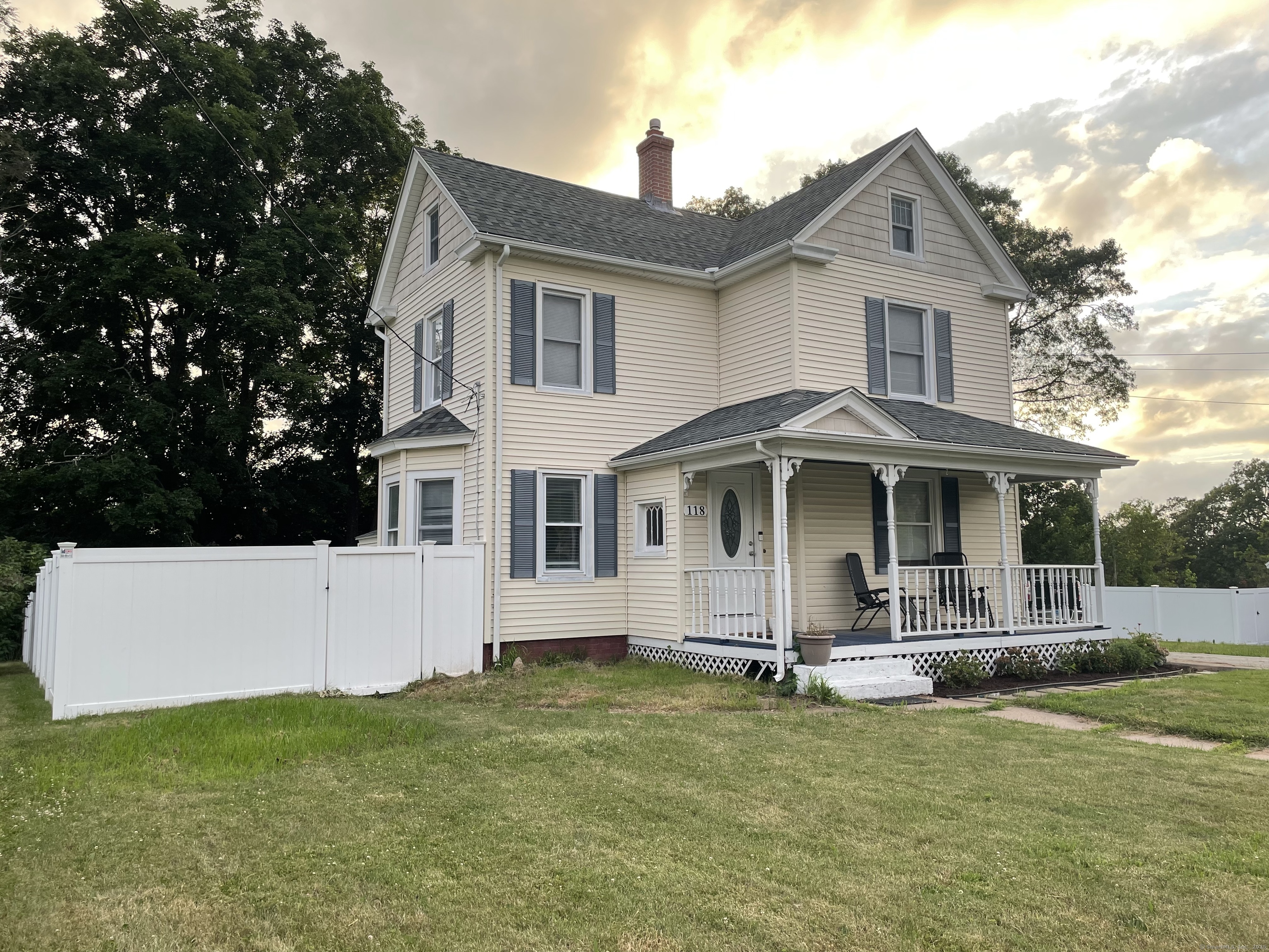 118 Glenwood Street Manchester CT 06040