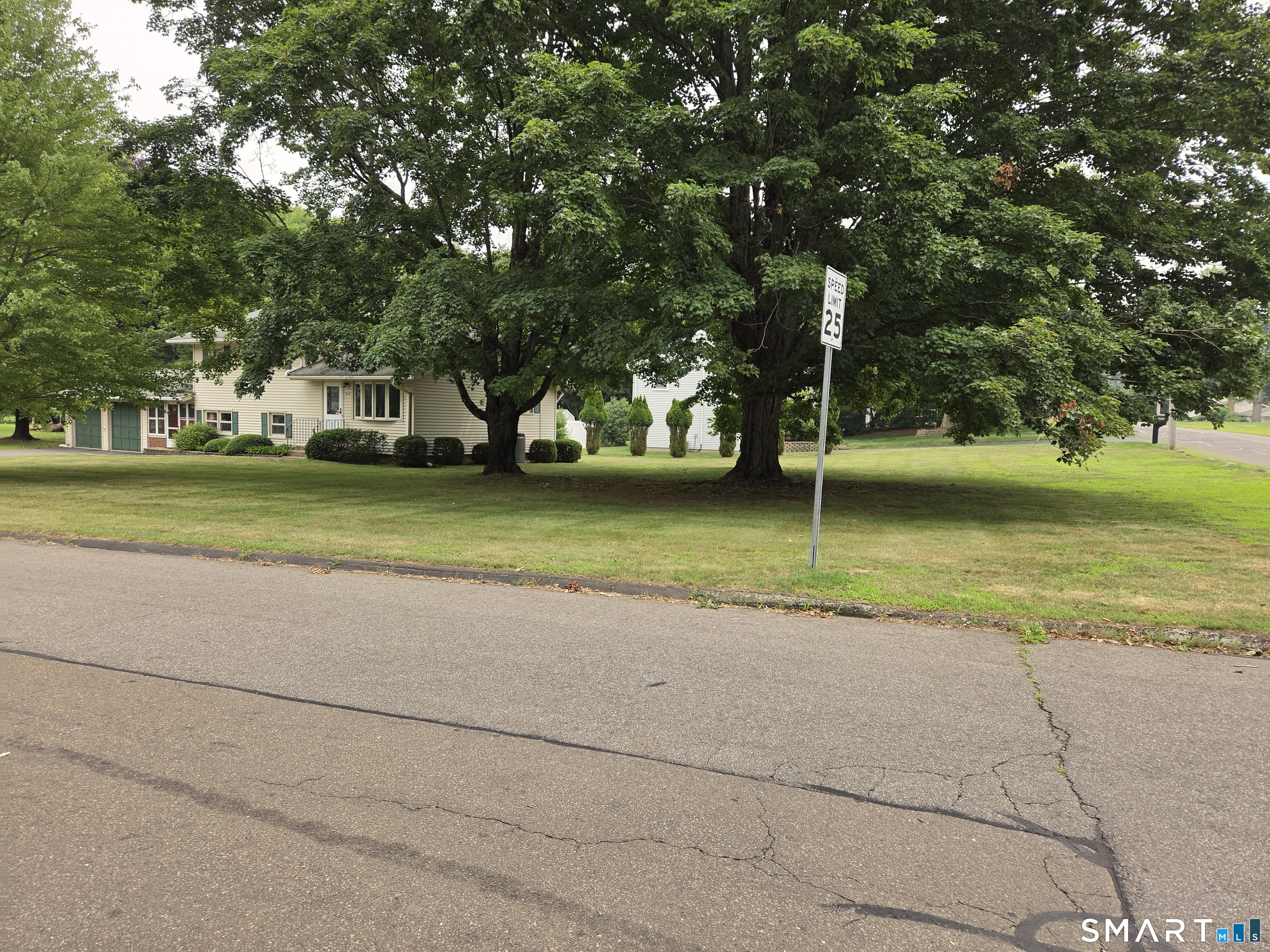 15 Russo Drive Hamden CT 06518