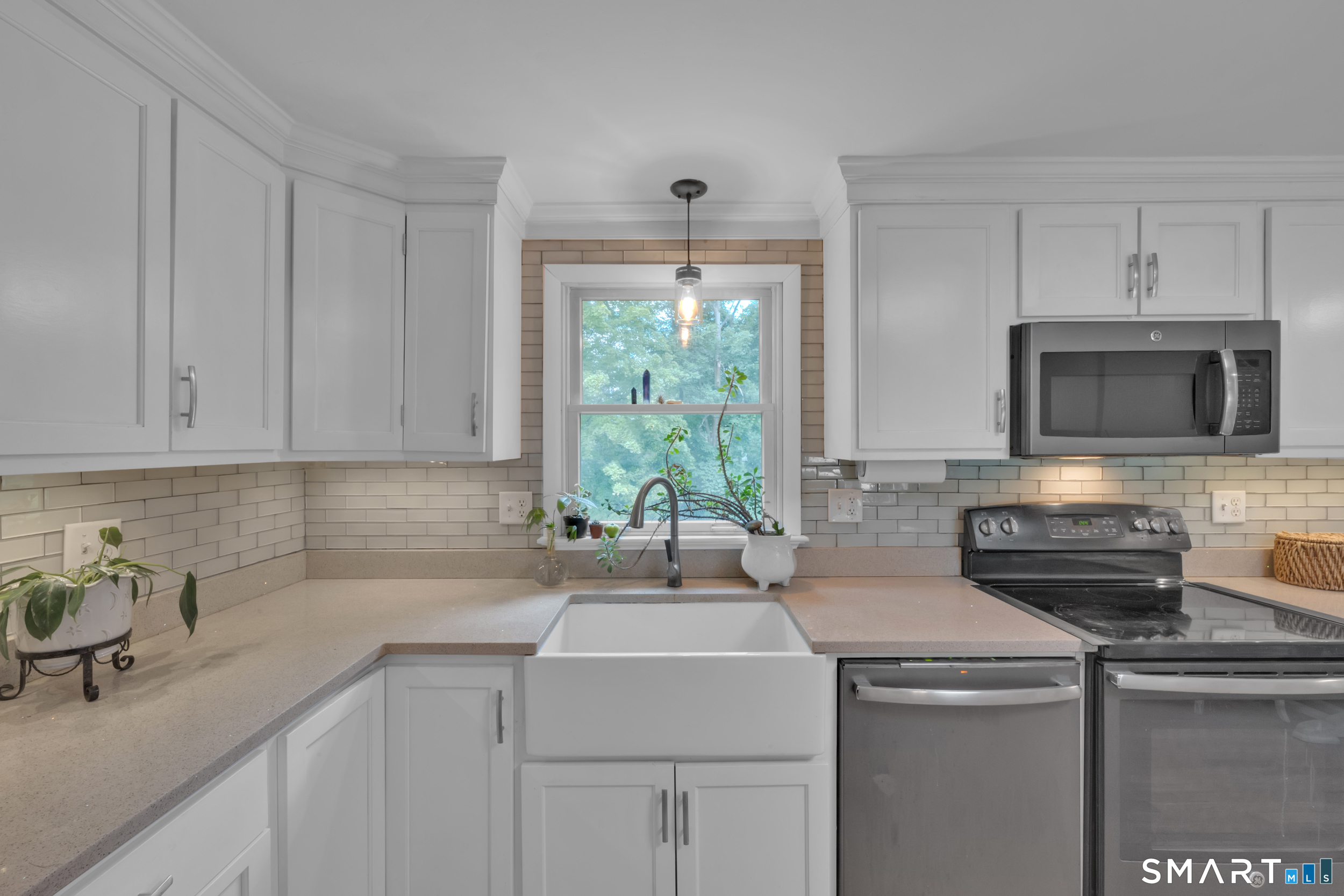 1619 Route 171 Woodstock CT 06281