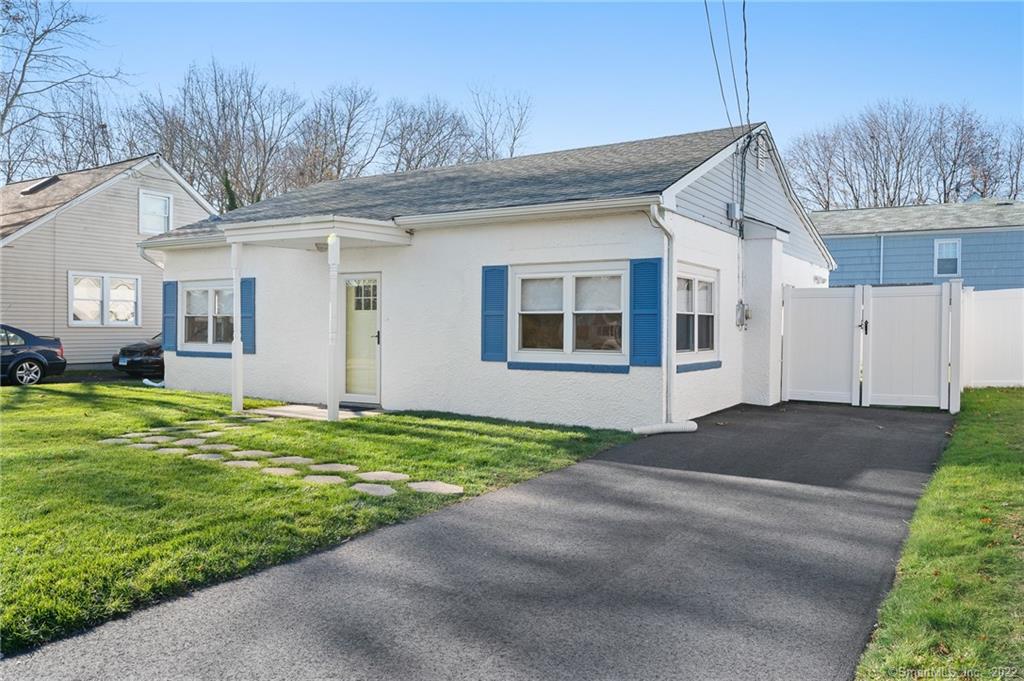 16 Woodlawn Avenue Waterford CT 06385
