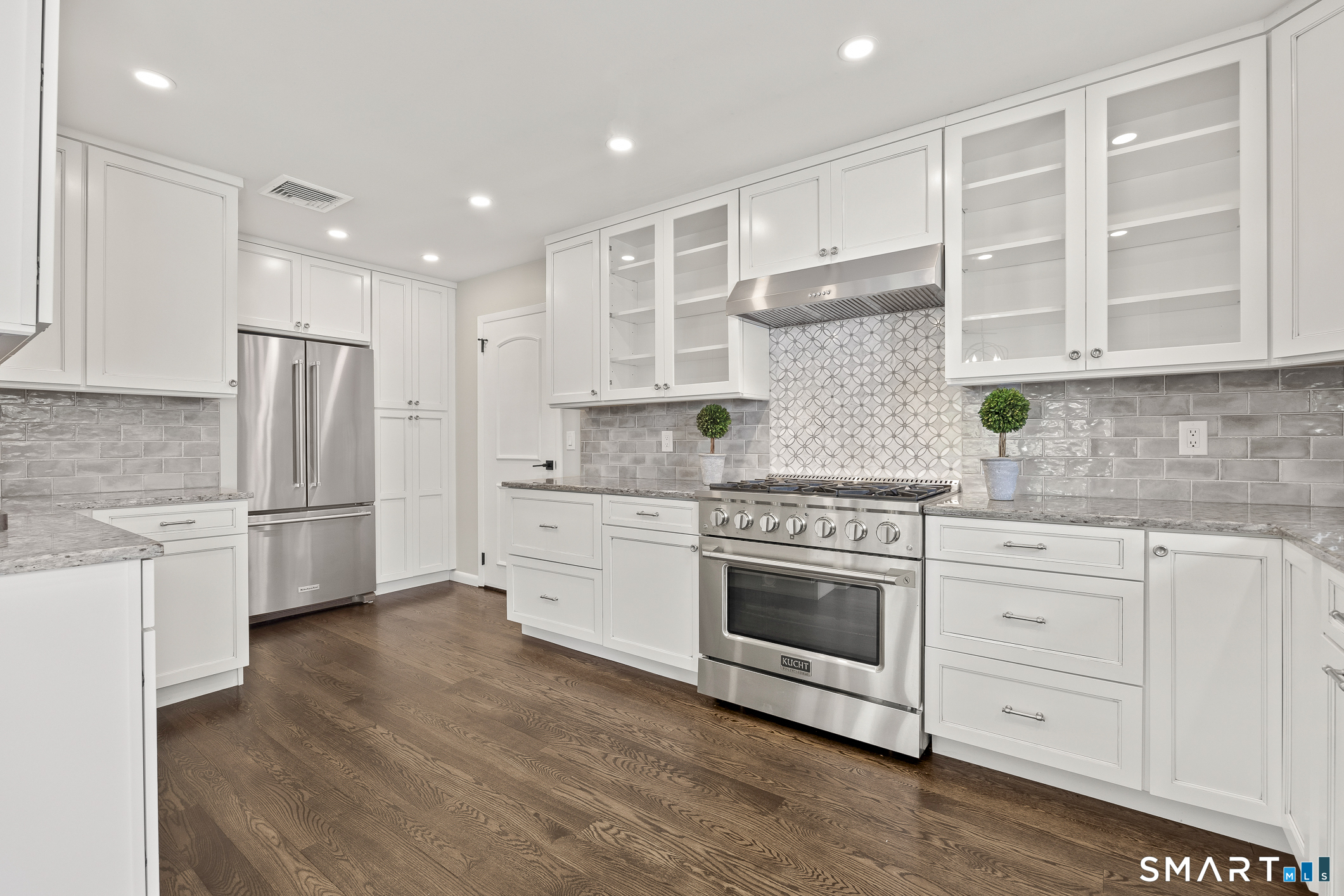 22 North Lake Shore Drive Brookfield CT 06804