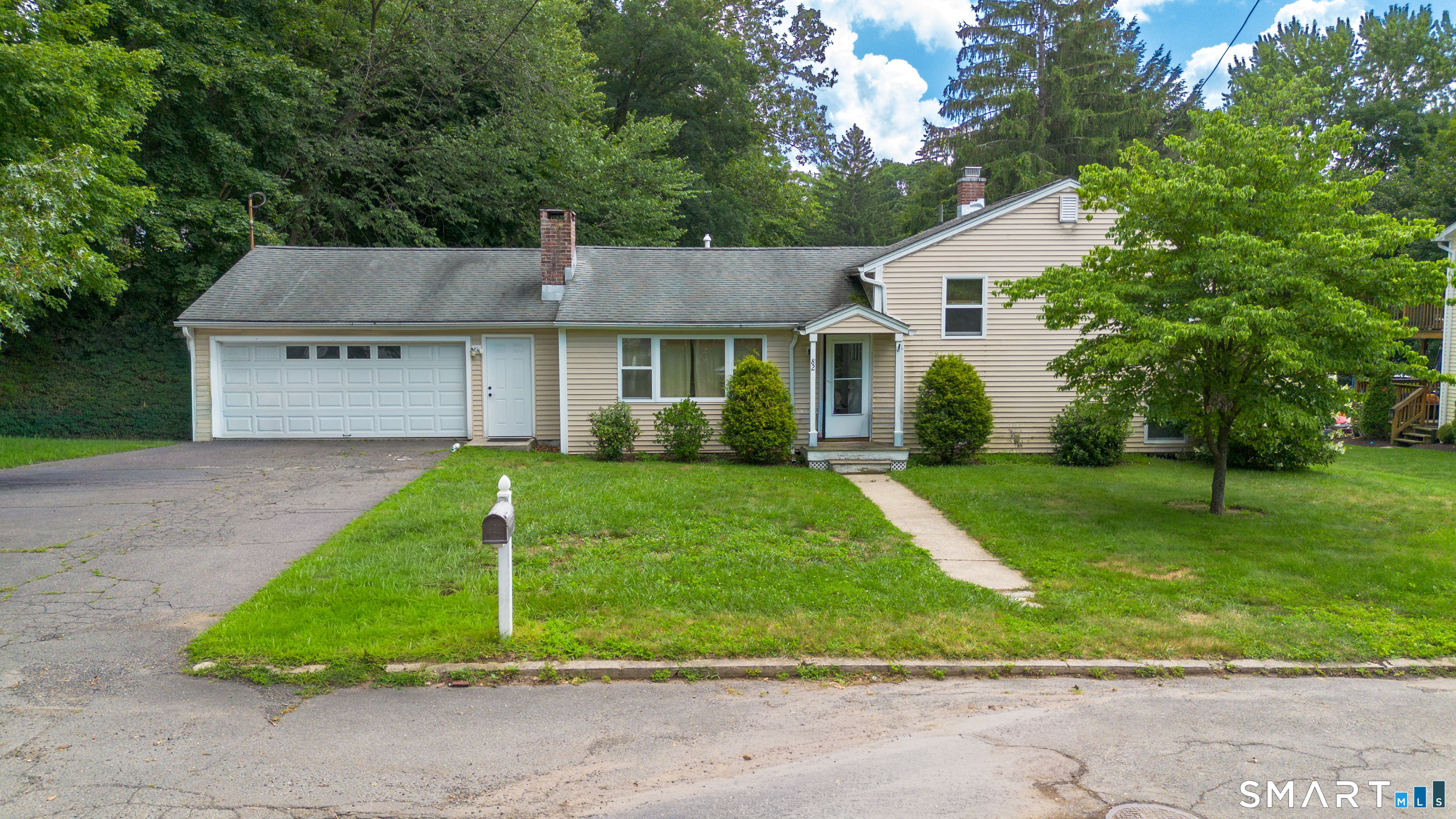 82 Sande Avenue Waterbury CT 06706