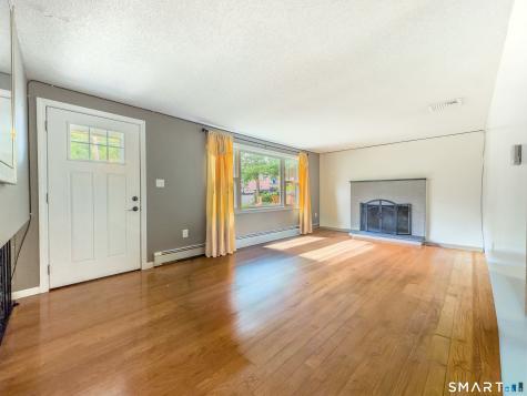 82 Sande Avenue Waterbury CT 06706