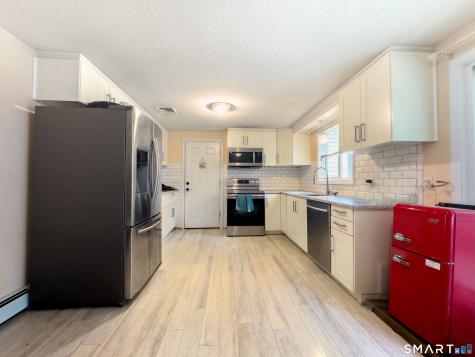 82 Sande Avenue Waterbury CT 06706
