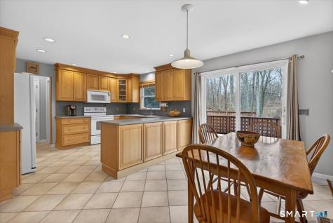 15 Farm Brook Court Hamden CT 06514
