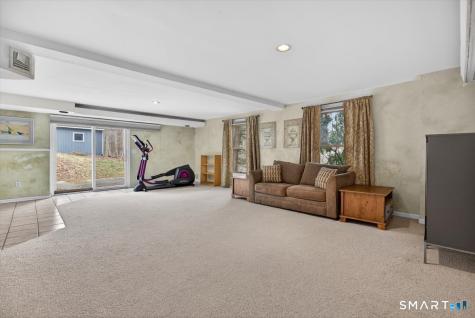 15 Farm Brook Court Hamden CT 06514
