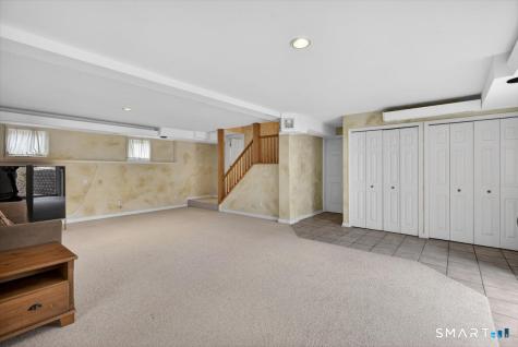 15 Farm Brook Court Hamden CT 06514